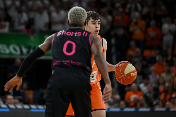 快船险胜魔 快船险胜魔